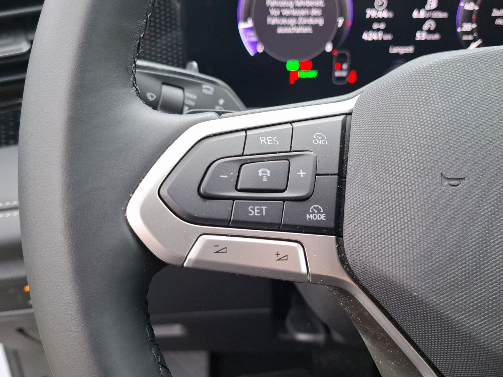 Fahrzeugabbildung Volkswagen Tiguan eTSI Life DSG LED Navi ACC RFK AHK SH