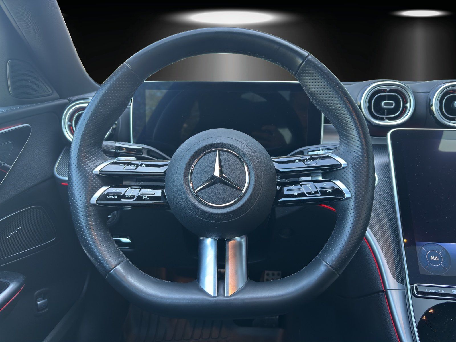 Fahrzeugabbildung Mercedes-Benz C300 d 4M AMG Pano DSITRO Massage HUD KeyGo Memo