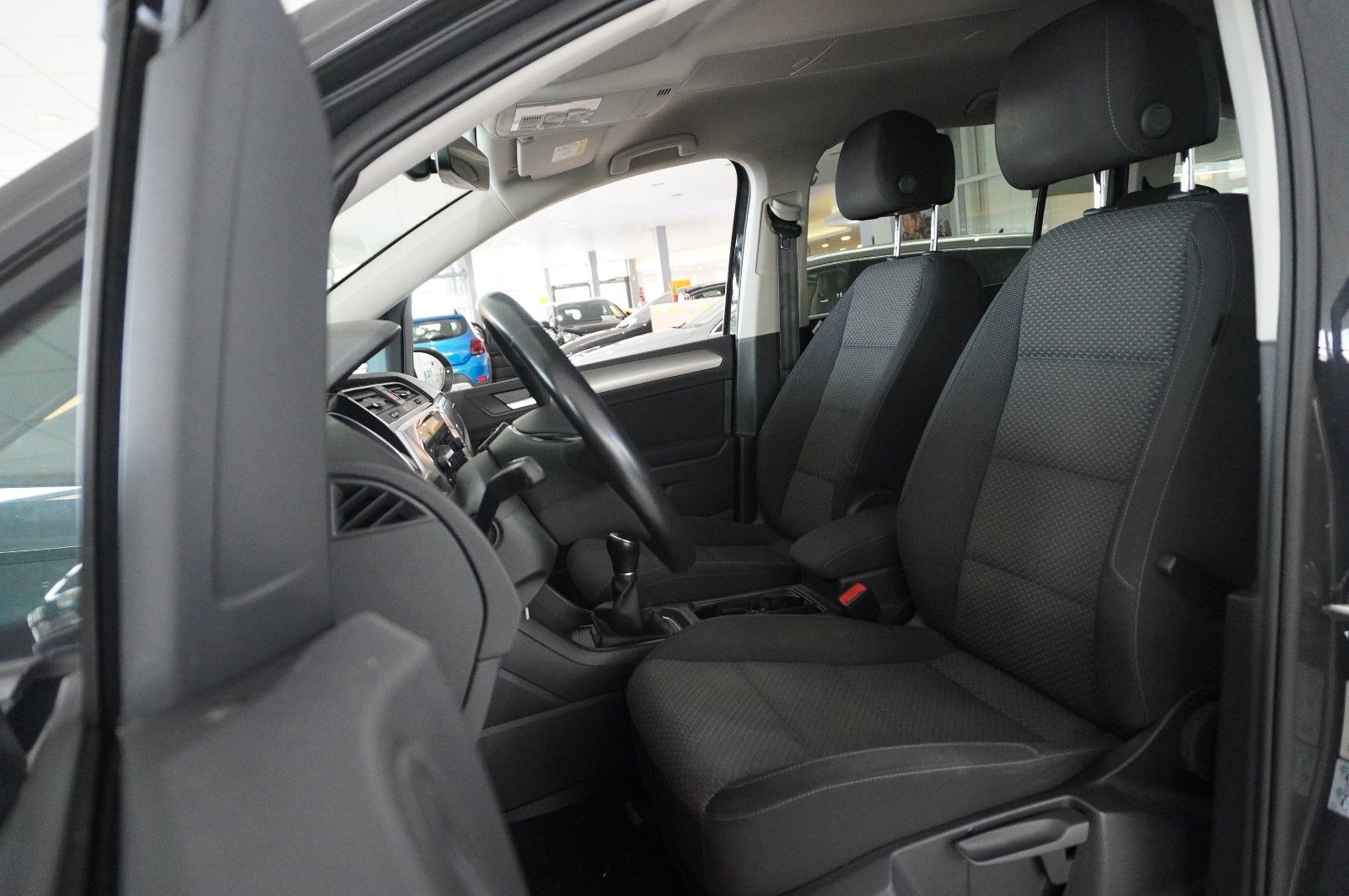 Fahrzeugabbildung Volkswagen Touran 1.6 TDI COMFORTLINE 7-SITZER ACC/SHZ/AHK