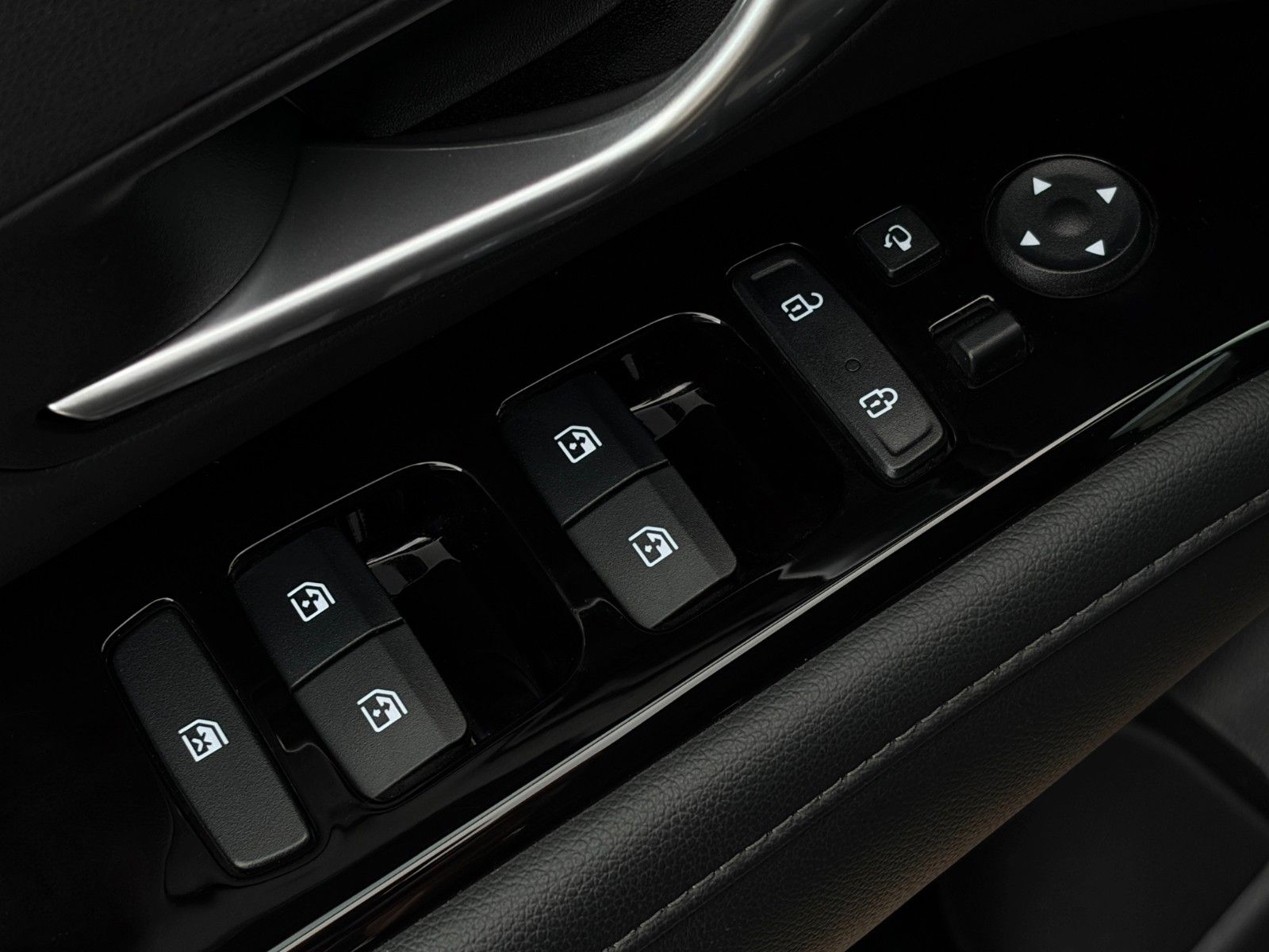 Fahrzeugabbildung Hyundai Tucson 1.6 T-GDI PHEV 4WD CarPlay 360° ACC SBL