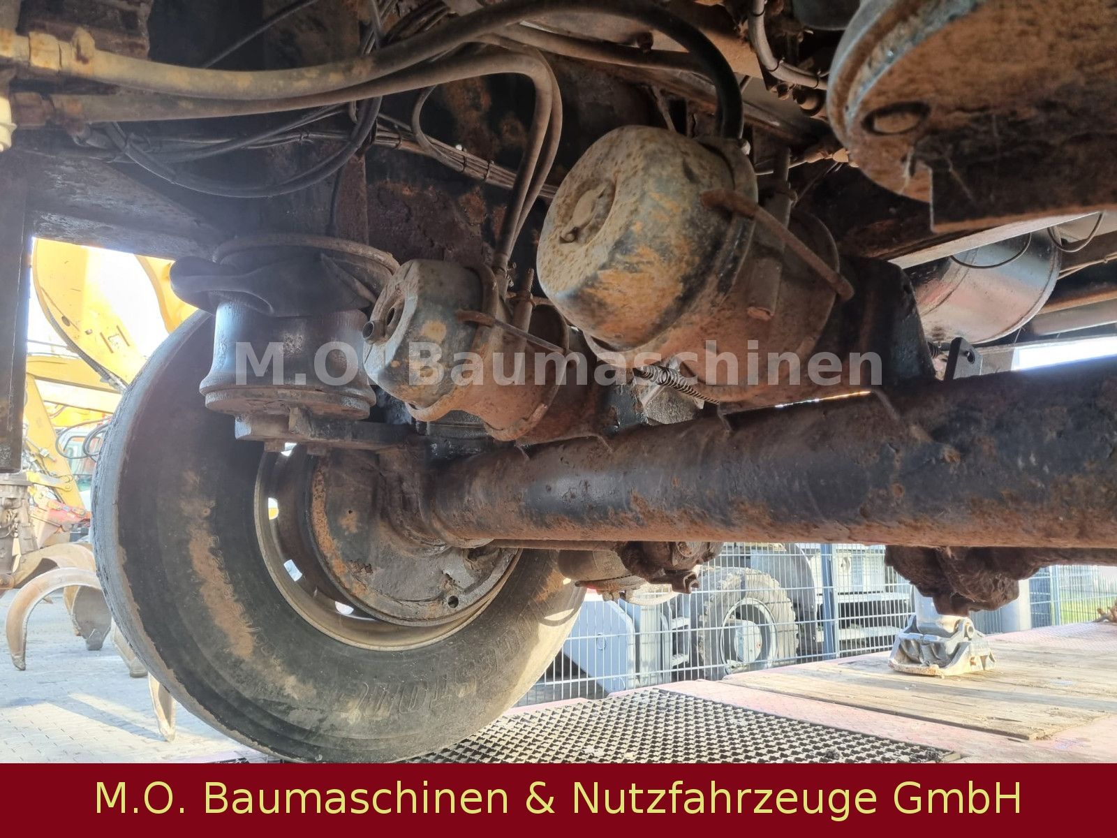 Fahrzeugabbildung Schwarzmüller HKS 32 / 32 t / 5,6 t / Stahlkippermulde / 23 m³