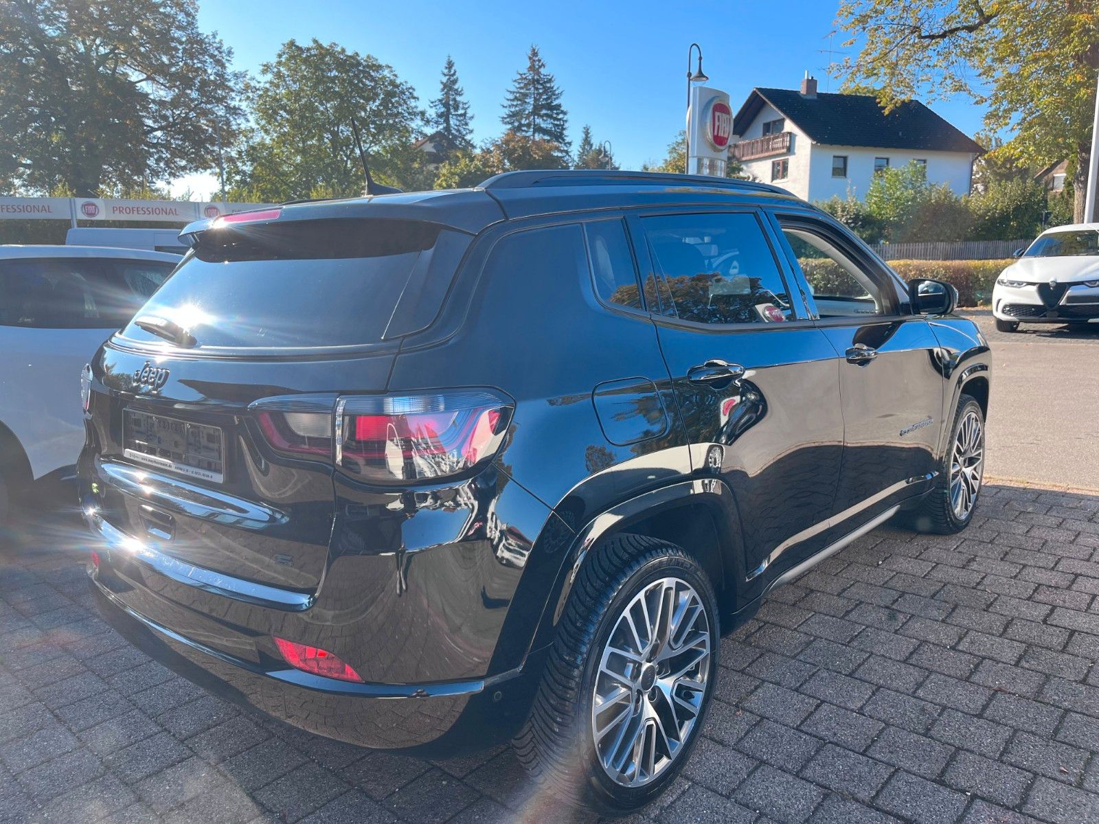Fahrzeugabbildung Jeep Compass Summit Mild-Hybrid FWD Navi elektr. uvm