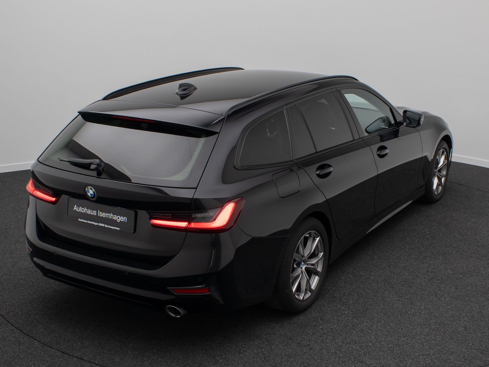Fahrzeugabbildung BMW 320d Sport Line DAB Alarm PDC GeschwindigReg 17"