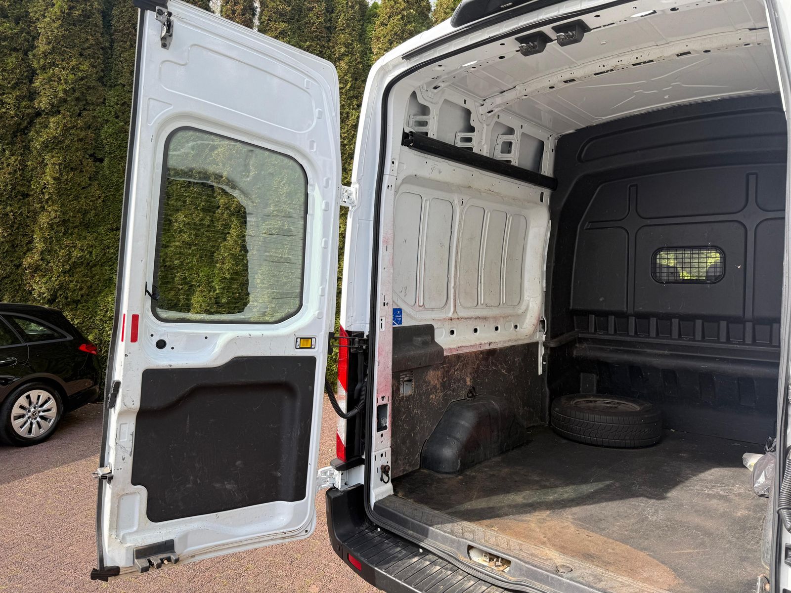 Fahrzeugabbildung Ford Transit 2.0 TDCI DOKA+6SI L3H2 XEN+KLIMA+SHZ+KAM