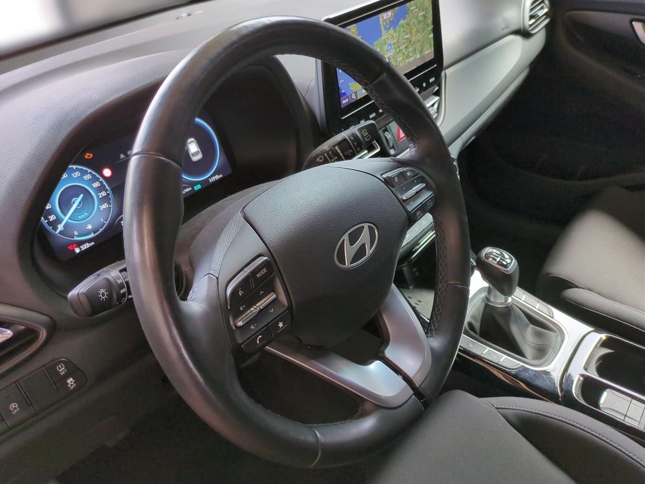Fahrzeugabbildung Hyundai i30 1.5 ADVANTAGE PANO*LED**SHZ*LHZ*CARPLAY*NAV