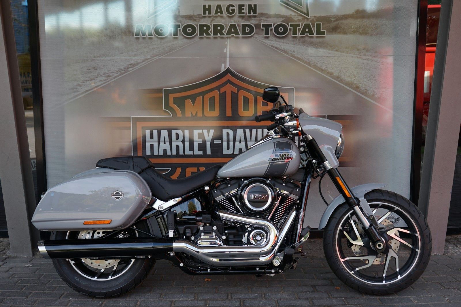 Fahrzeugabbildung Harley-Davidson Softail Sport Glide 107 Sofort Verfügbar 2024