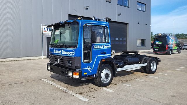 Volvo FL 6 (MANUAL PUMP / POMPE MANUELLE / EURO 2)