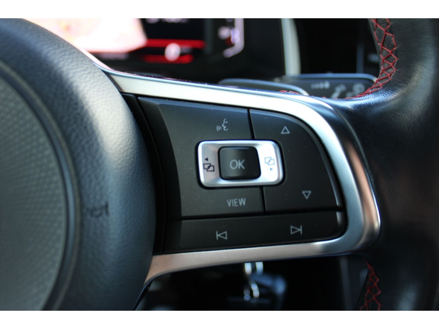 Fahrzeugabbildung Volkswagen Polo VI GTI 2.0TSI DSG ACC LED Milltek H&R PDC R
