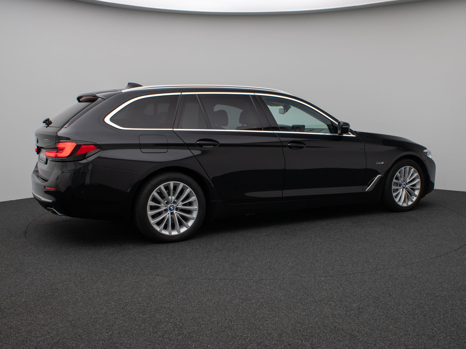 Fahrzeugabbildung BMW 530e xD Luxury Line KameraHUD DAB HiFi Komfort