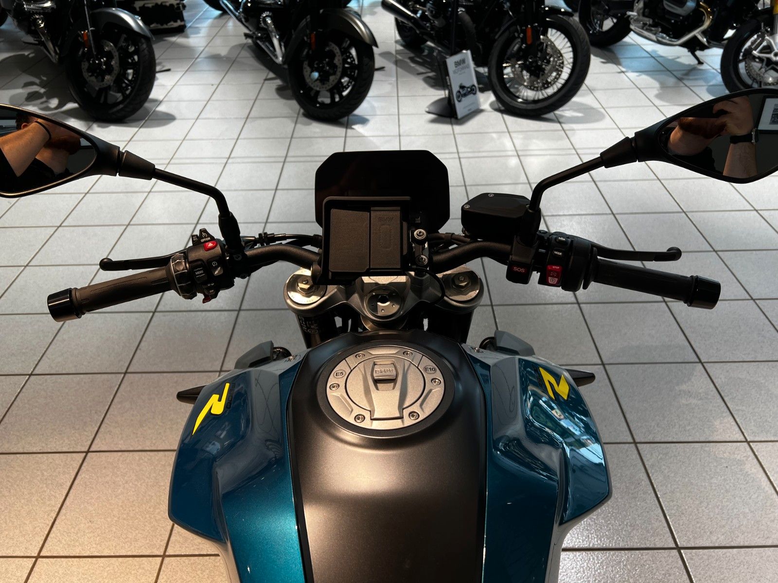 Fahrzeugabbildung BMW F900 R