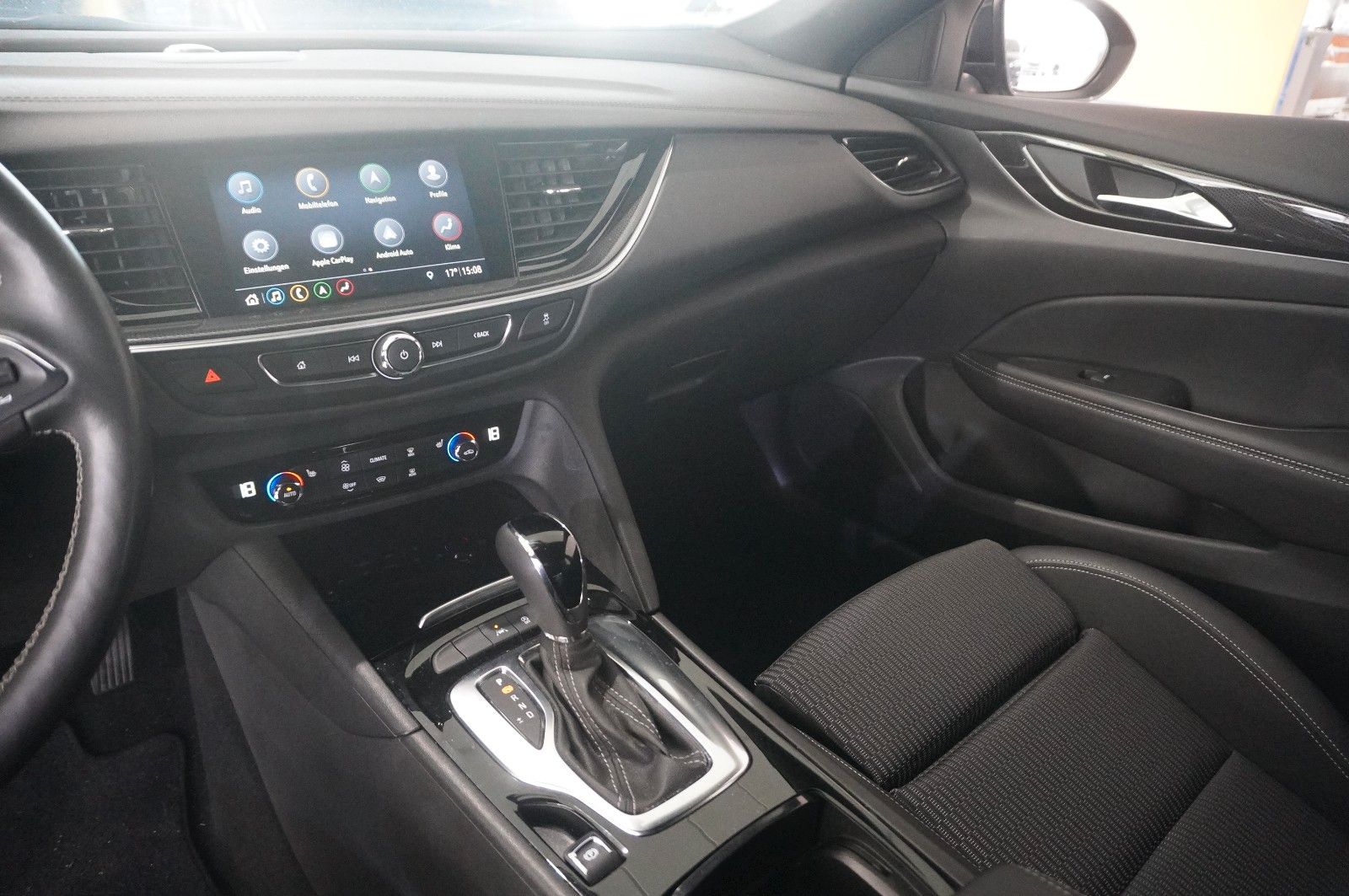 Fahrzeugabbildung Opel Insignia B ST 2.0D ELEGANCE NAVI/LED/KAMERA/DAB+