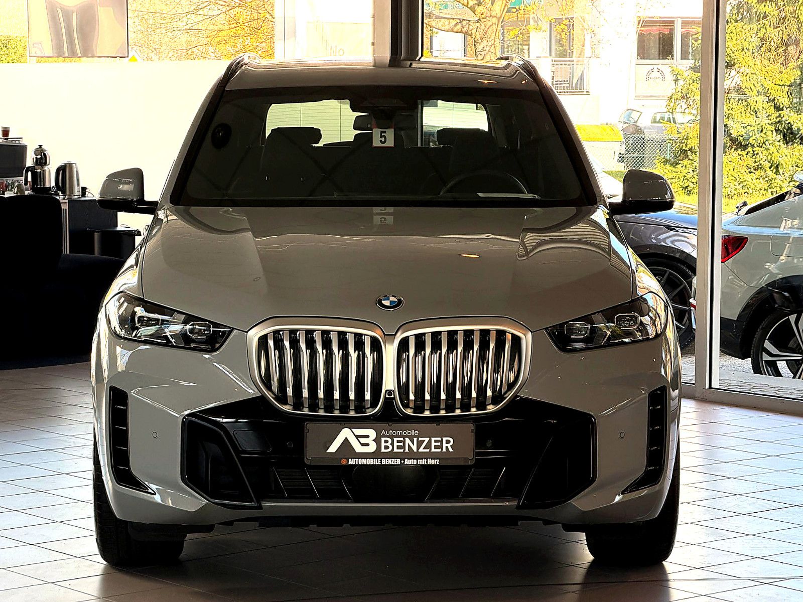Fahrzeugabbildung BMW X5 30 d xDrive M Sport/HEAD-UP/360°/SOUND/AMBIEN