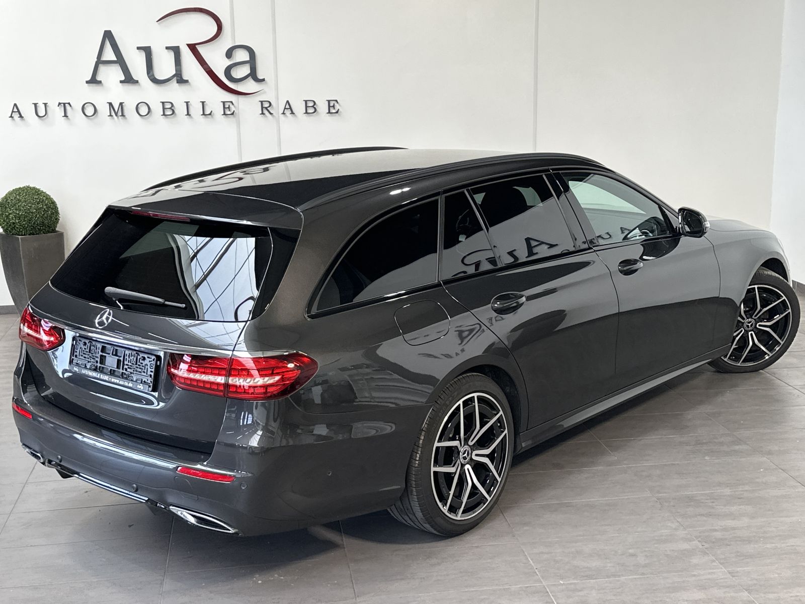 Fahrzeugabbildung Mercedes-Benz E 200d T AMG Line NAV+LED+WIDESCEEN+KAM+AHK+1HD