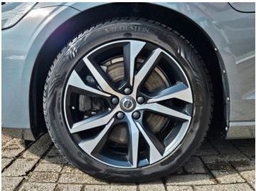 Volvo V60 Kombi R Design Expression Recharge PHEV