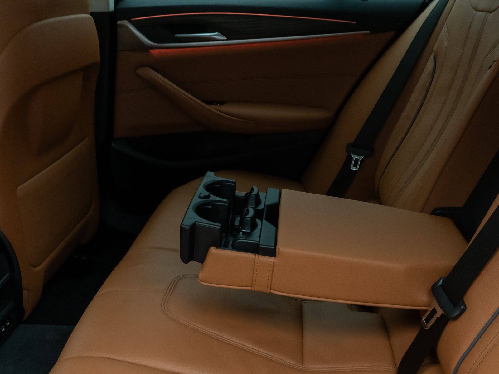 Fahrzeugabbildung BMW 530e xD LuxuryLine 360°HUD DAB AHK Komfort Sport