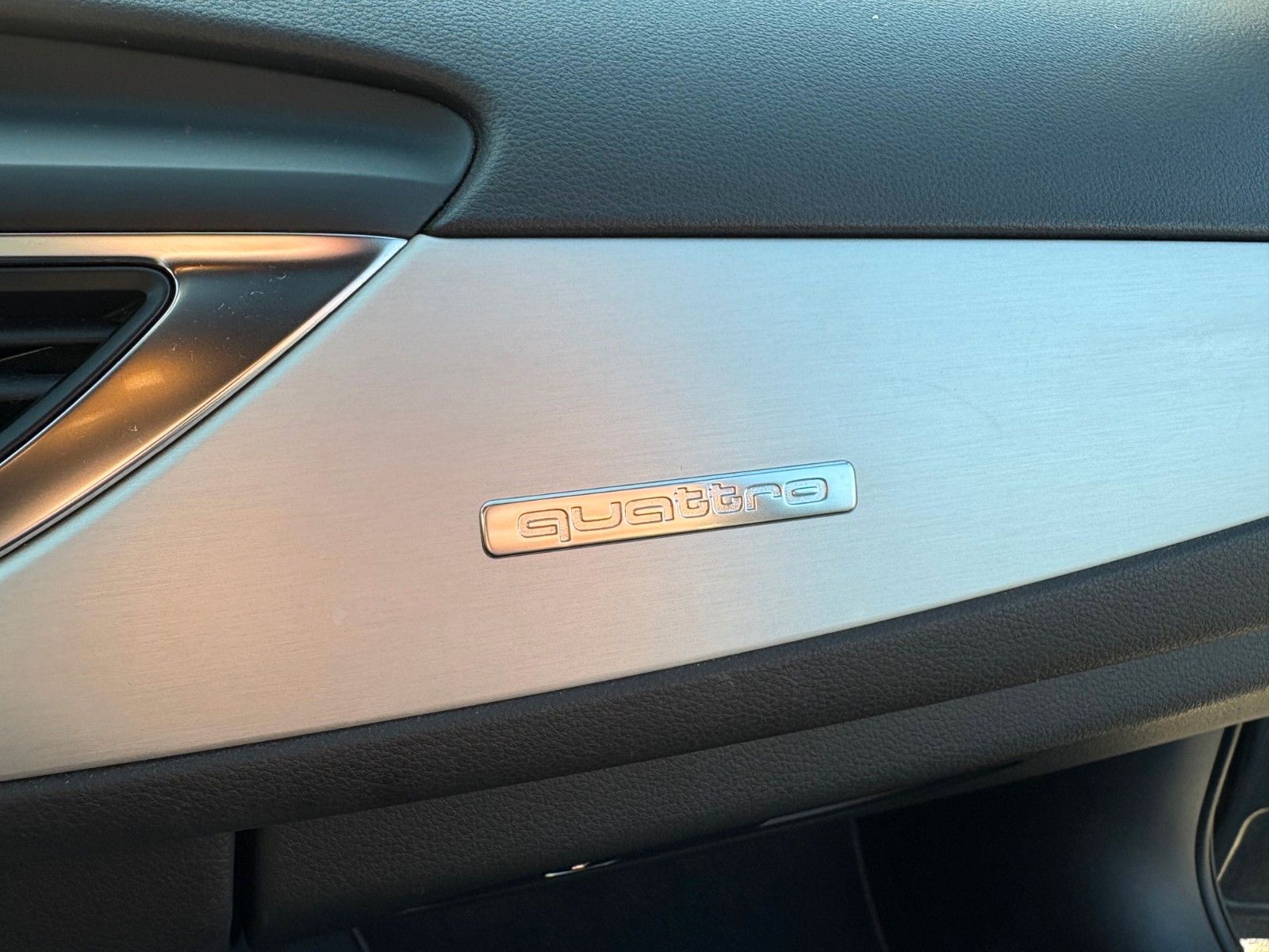 Fahrzeugabbildung Audi A6 Avant 3.0 TDI quattro Aut. S LINE SPORT Navi