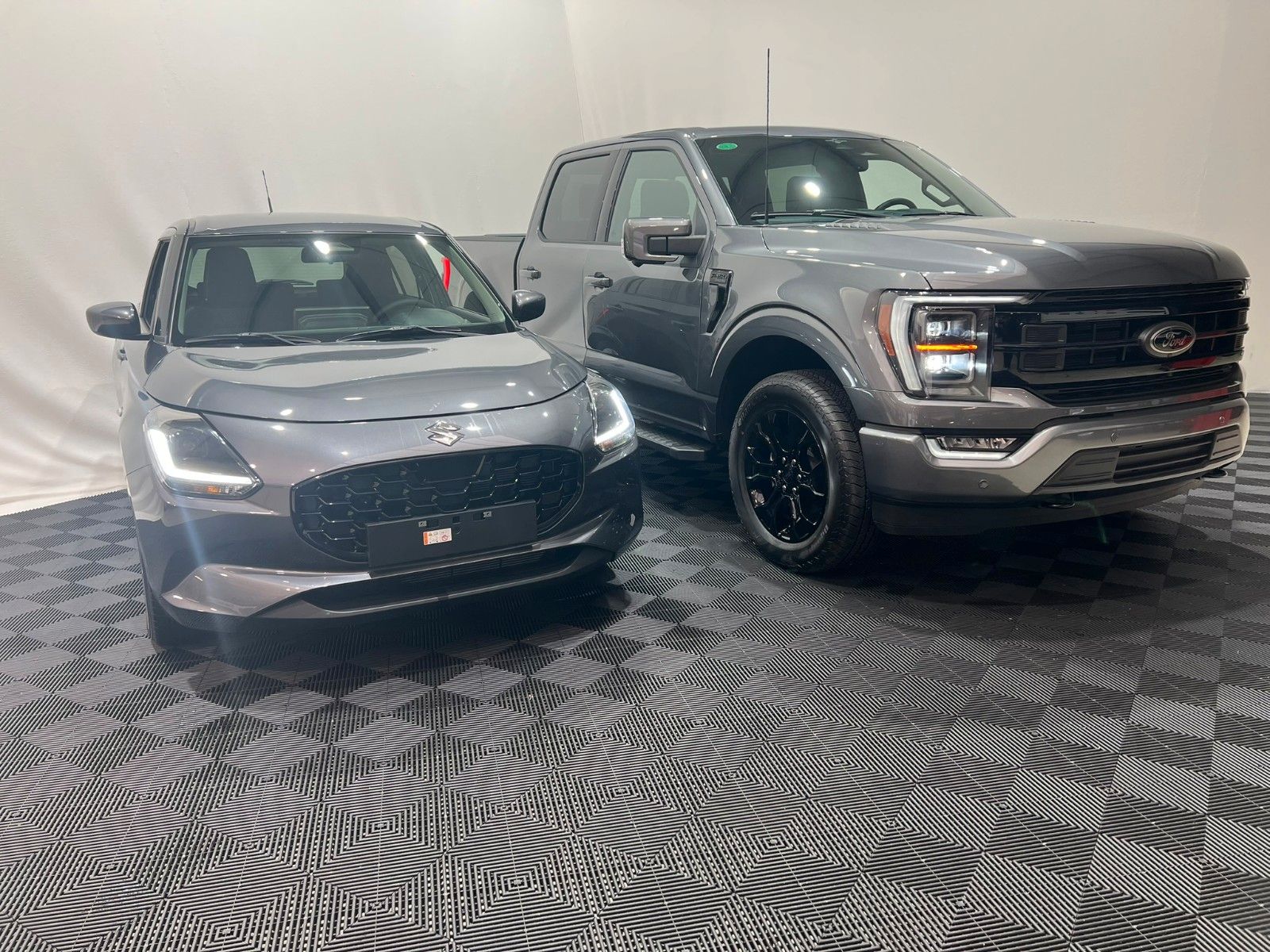 Fahrzeugabbildung Ford F-150 Lariat 5.0L *BIG DEAL* Suzuki Swift Bundle