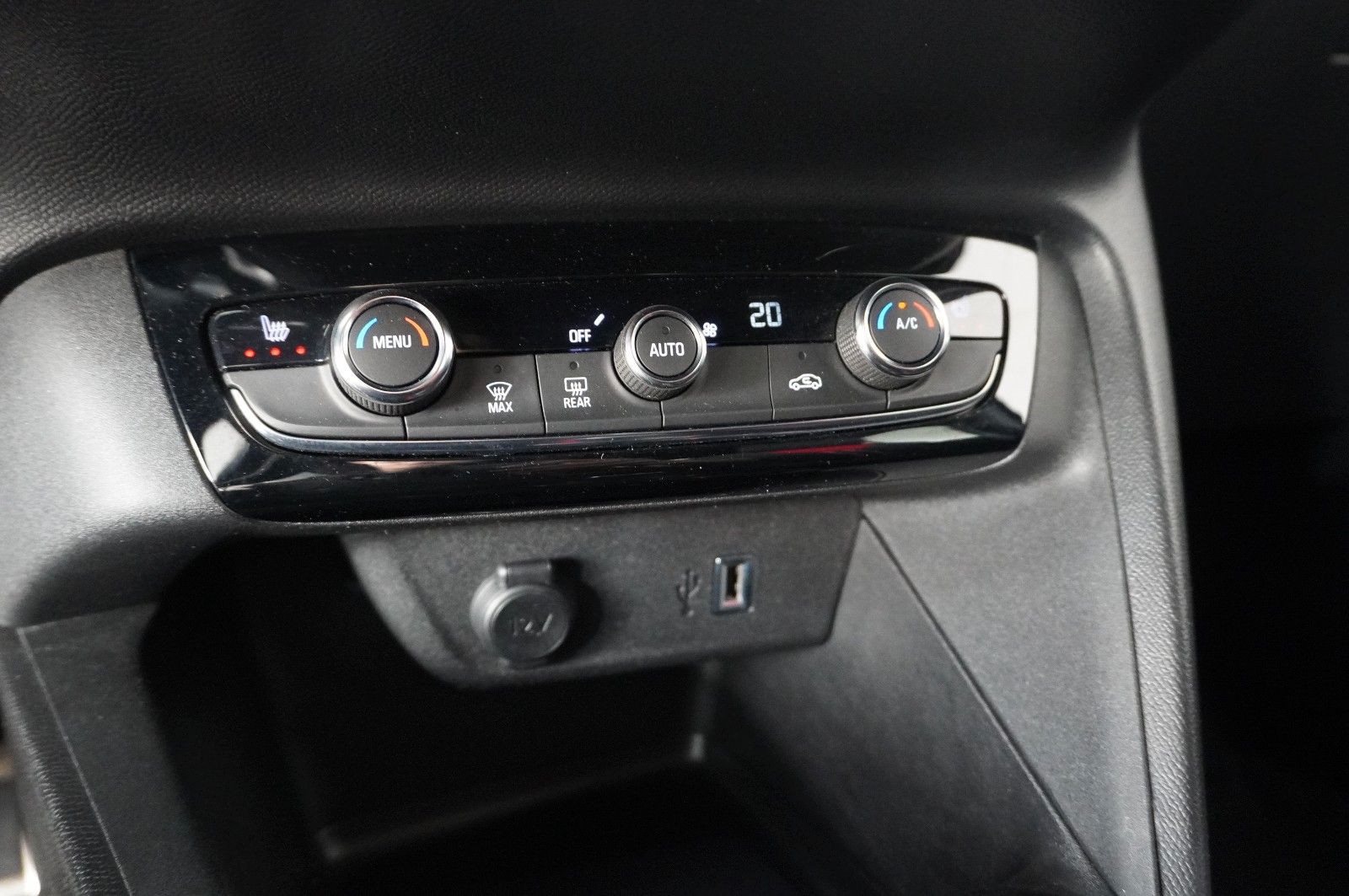 Fahrzeugabbildung Opel Corsa F 1.2T GS-LINE NAVI/LED/KAMERA/SHZ/DAB+