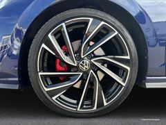 VW Golf VIII 2.0 TDI GTD DSG Sthz Matrix 19'' HeadU VW Golf VIII 2.0 TDI GTD DSG Sthz Matrix 19'' HeadU