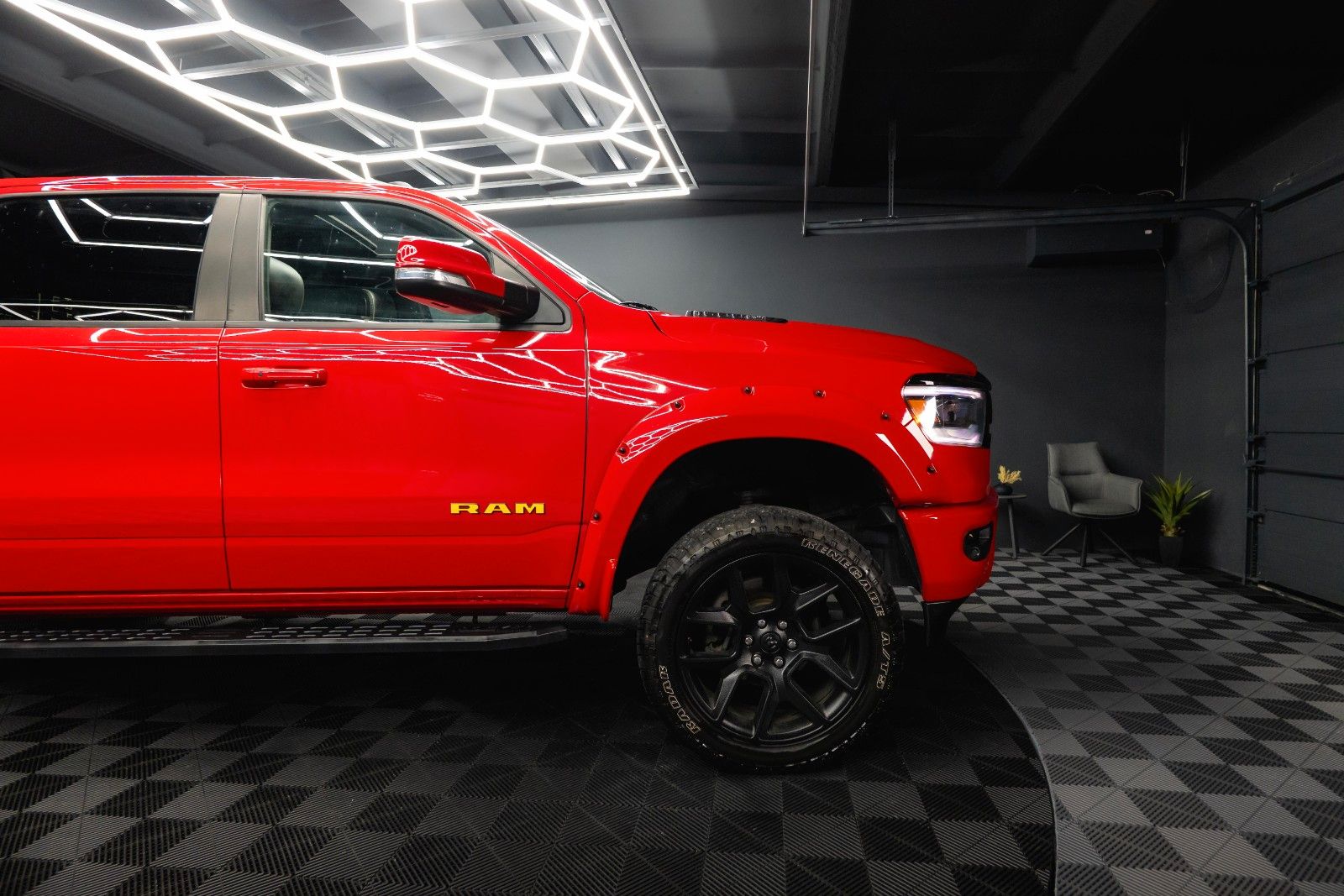 Fahrzeugabbildung Dodge RAM 5.7 V8 HEMI 4x4 LARAMIE LPG Offroad-Bodylift