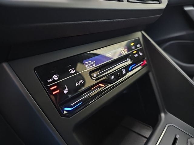 Fahrzeugabbildung Volkswagen Polo 1.0 TSI DSG R-Line LED-MATRIX NAVI BEATS-SO