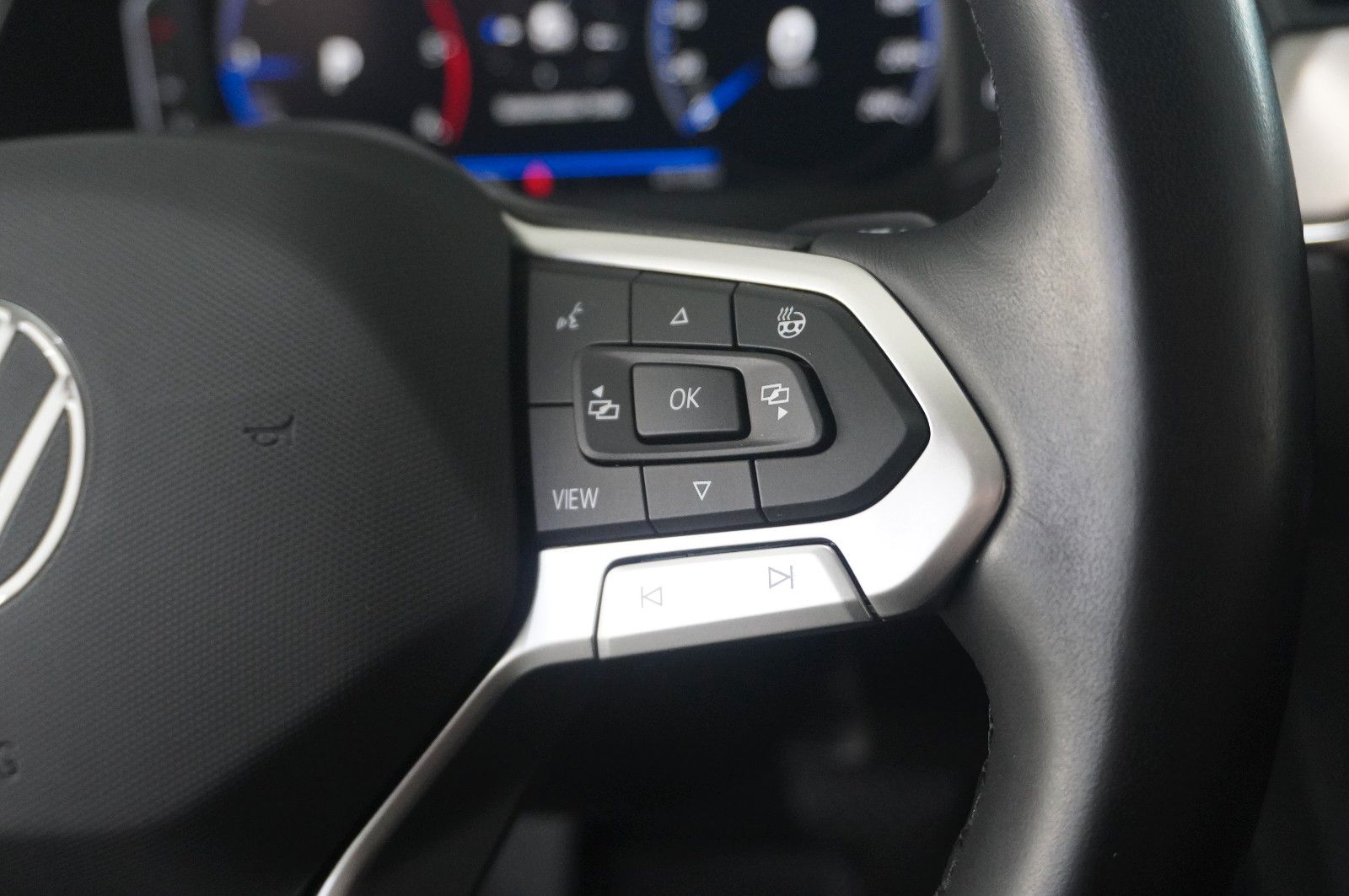 Fahrzeugabbildung Volkswagen Passat Vari. 2.0D R-LINE 4M NAVI/LED/KAMERA/AHK