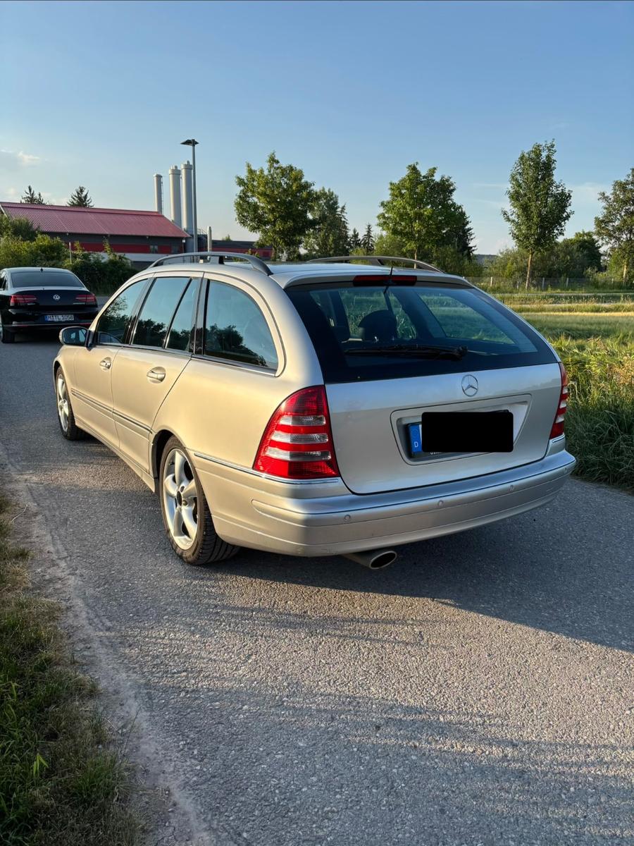 Mercedes-Benz 240 2004 — rear view