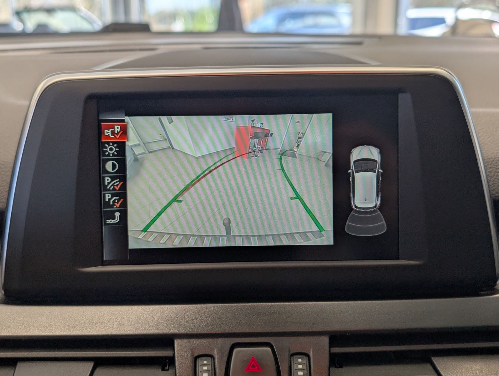 Fahrzeugabbildung BMW 220 i Active Tourer Advantage Navi Cam Pano AHK
