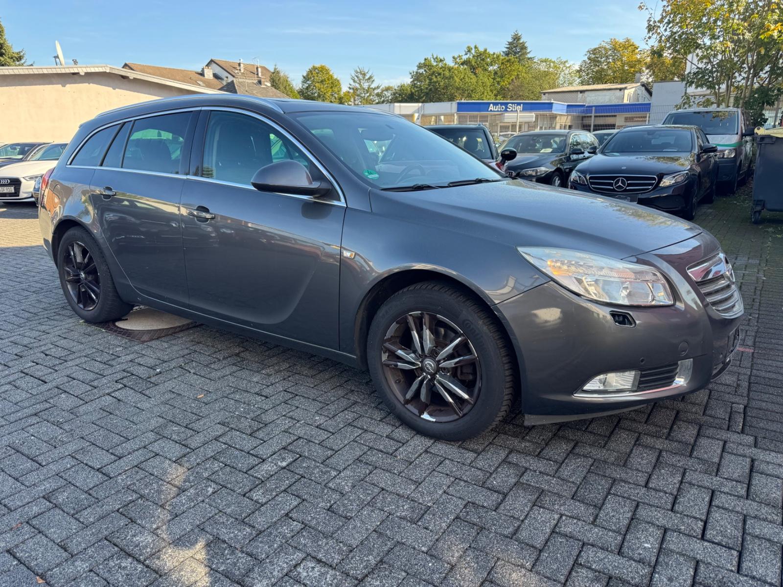 Opel Insignia 2011 — салон