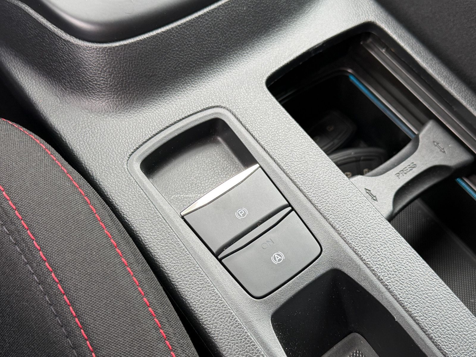 Fahrzeugabbildung Ford Focus /ST-LINE/AUTOMATIK/KAMERA/NAVI/SHZ/ACC