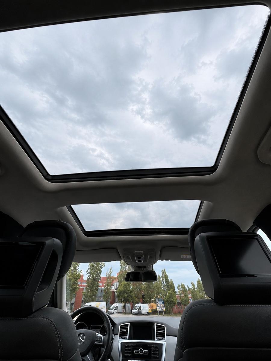 Mercedes-Benz ML 350 BlueTEC 4MATIC - AMG,Fond,Pano,SiHz,StHz