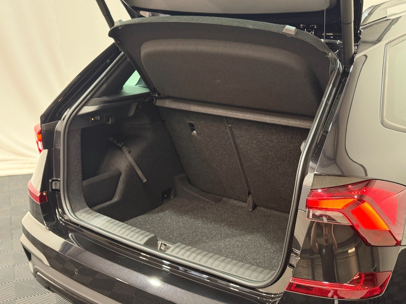 Fahrzeugabbildung SKODA Kamiq Monte Carlo / DSG / Matrix / Navi / AHK