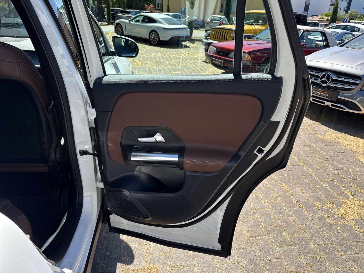 Mercedes-Benz GLA 8Fach PANO AHK ACC, миниатюра 18