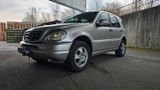 Mercedes-Benz ML 430 - mit AHK, klappbares Ersatzrad aussen  - Mercedes-Benz ML 430 mit Benzin-Antrieb