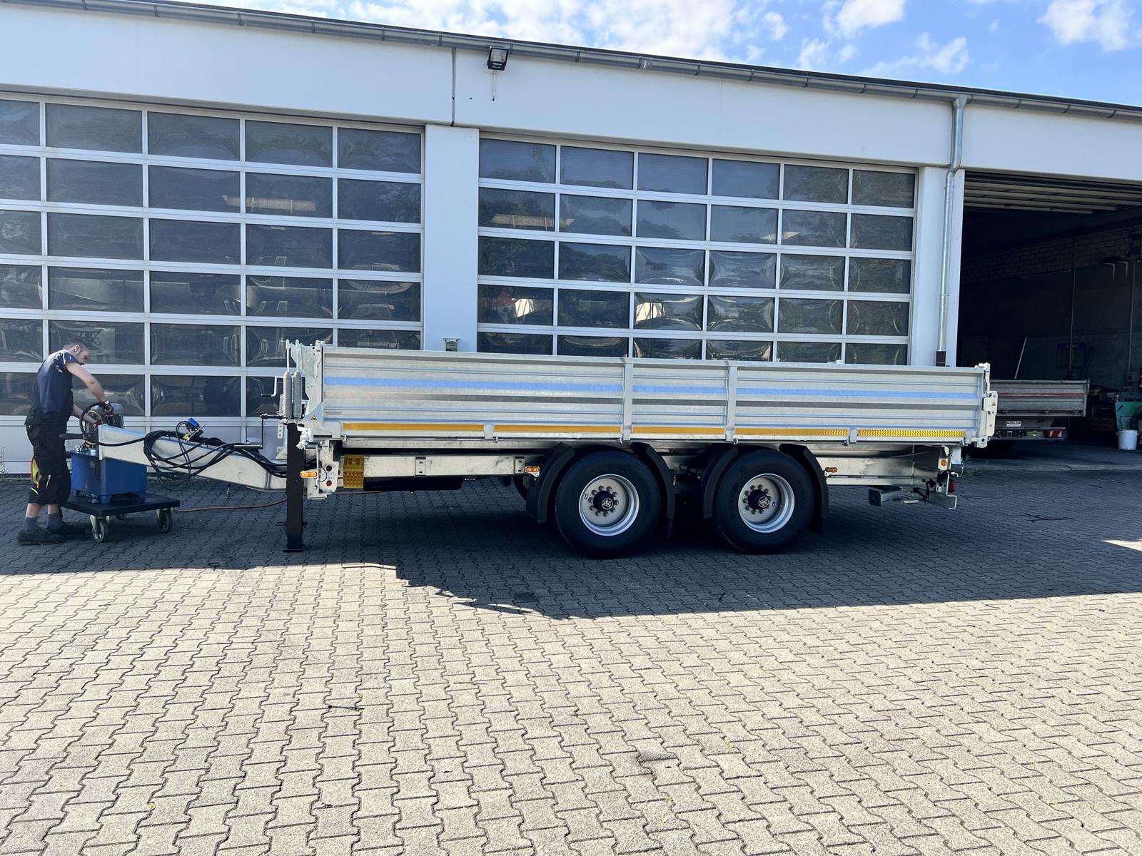 Möslein  19 t Tandemkipper- Tieflader hydraulischer Klap