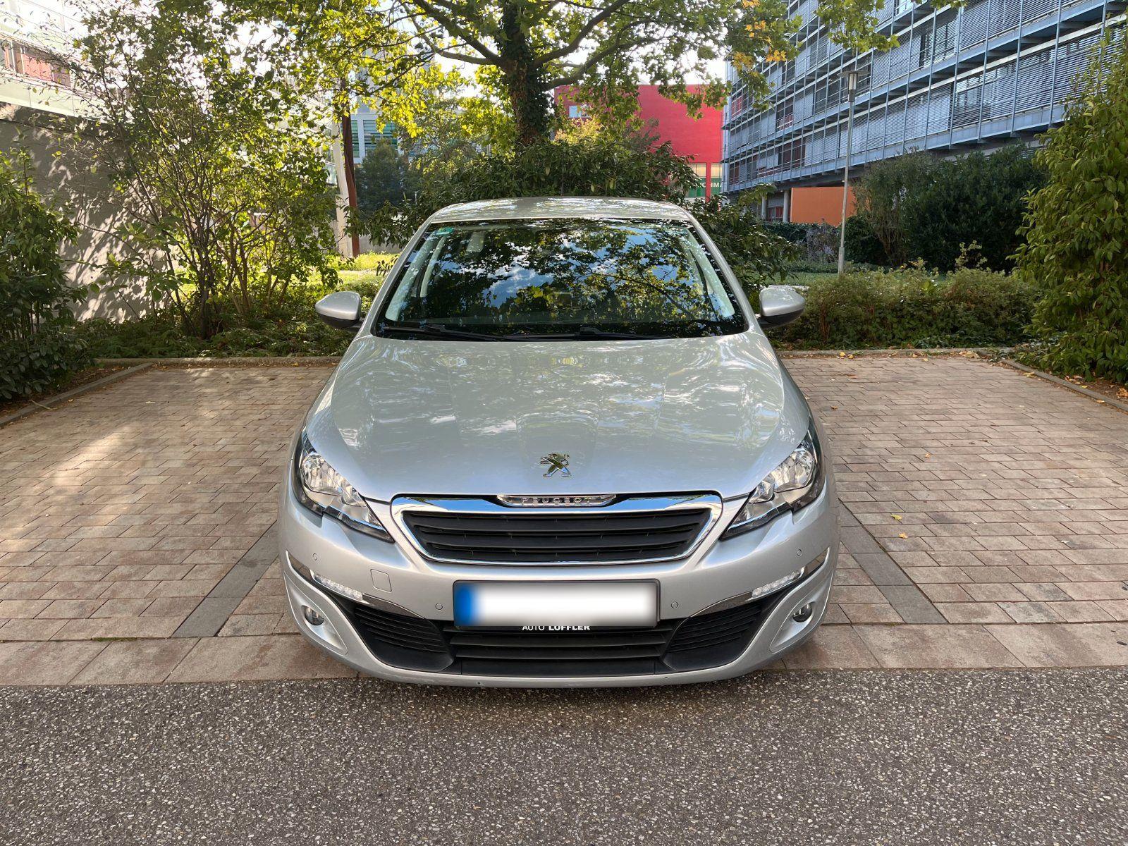 Peugeot 308 2015 — rear view