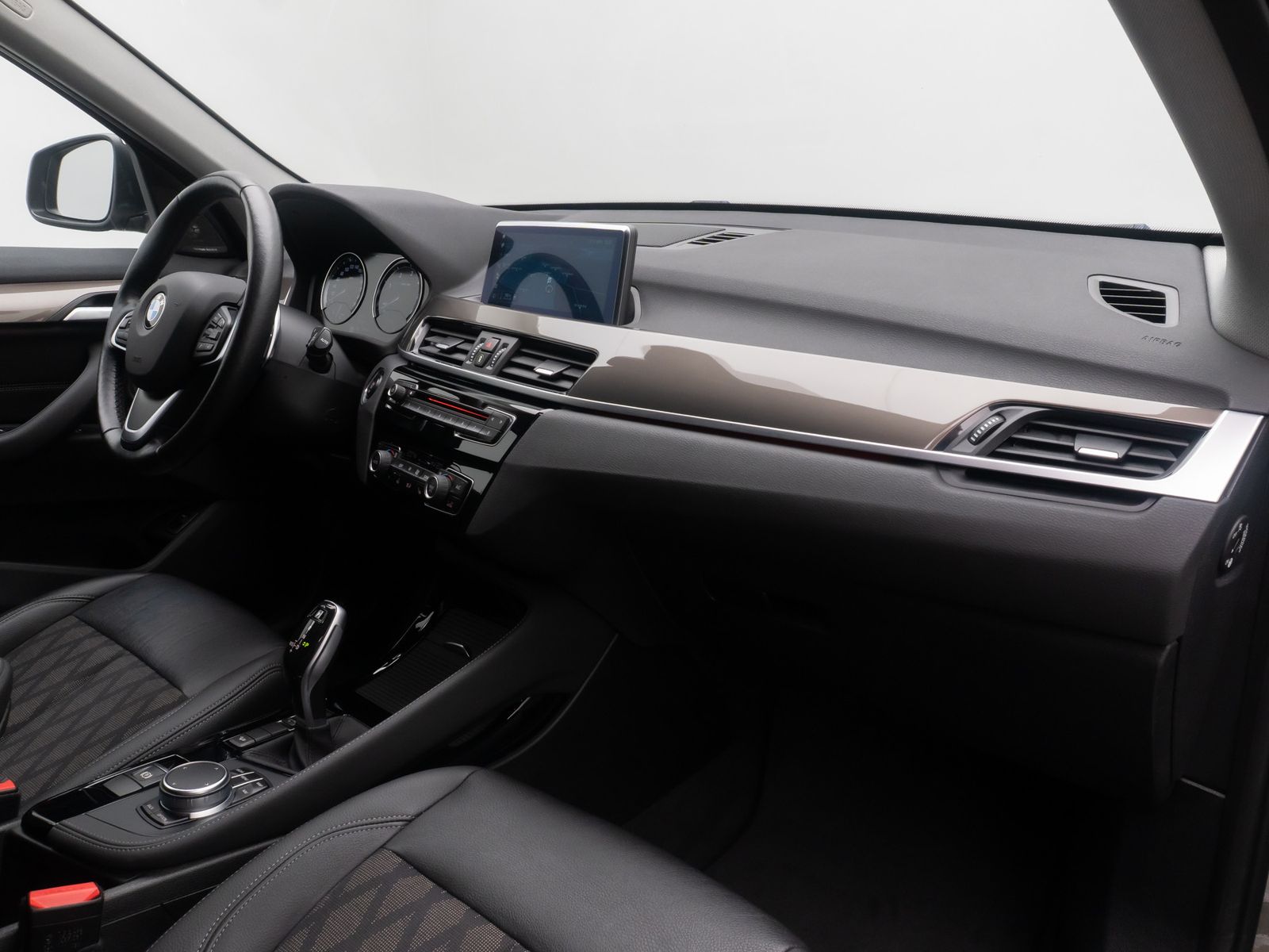 Fahrzeugabbildung BMW X1xD20d xLine Kamera HUD Alarm H/K NaviPlus 18"