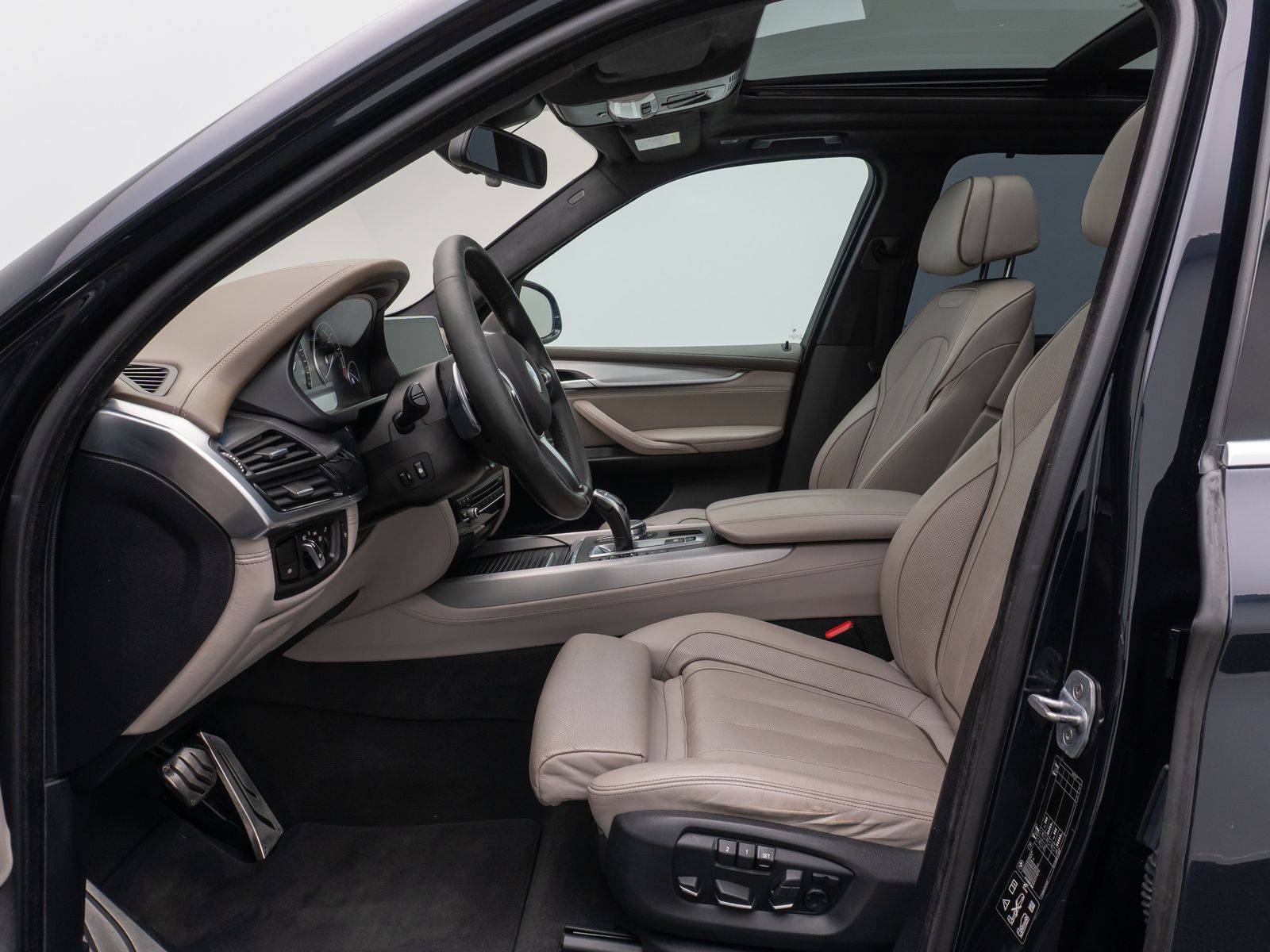 Fahrzeugabbildung BMW X5 xD50i ACC 360°Memory B&O NighVis DAB 20" Voll