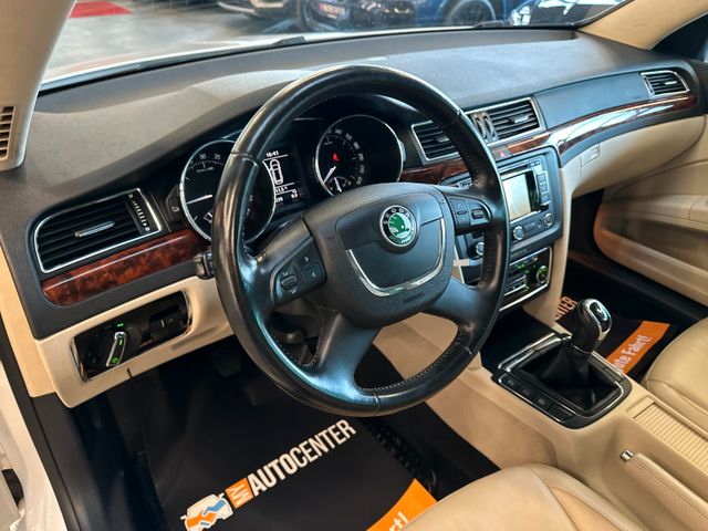 Skoda Superb Combi Elegance *1. Hand*Xenon*Klima*Navi*