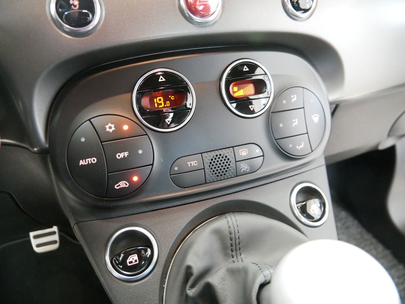 Fahrzeugabbildung Abarth 595 1.4 T-Jet Sammlerbesitz! Schutzfolie! Leder!
