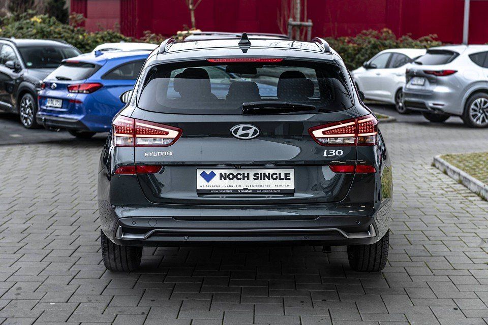 Fahrzeugabbildung Hyundai i30 Kombi 1.0T 100PS DCT ADVANTAGE Plus
