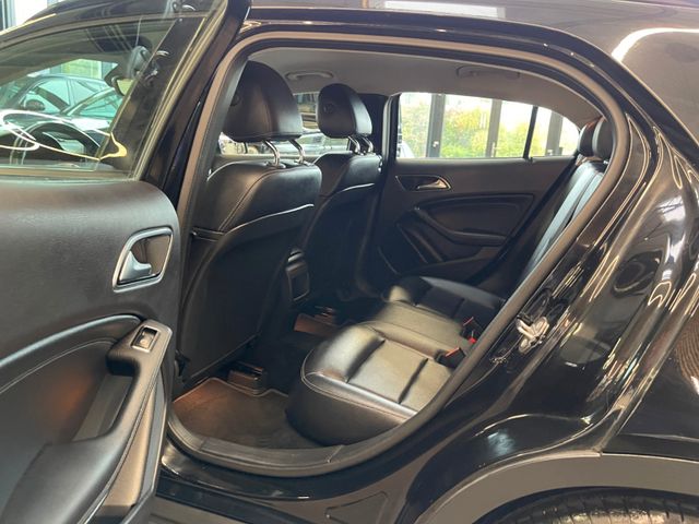 Mercedes-Benz GLA 180 *Kamera*PDC*Navi*Klima*Tempomat*