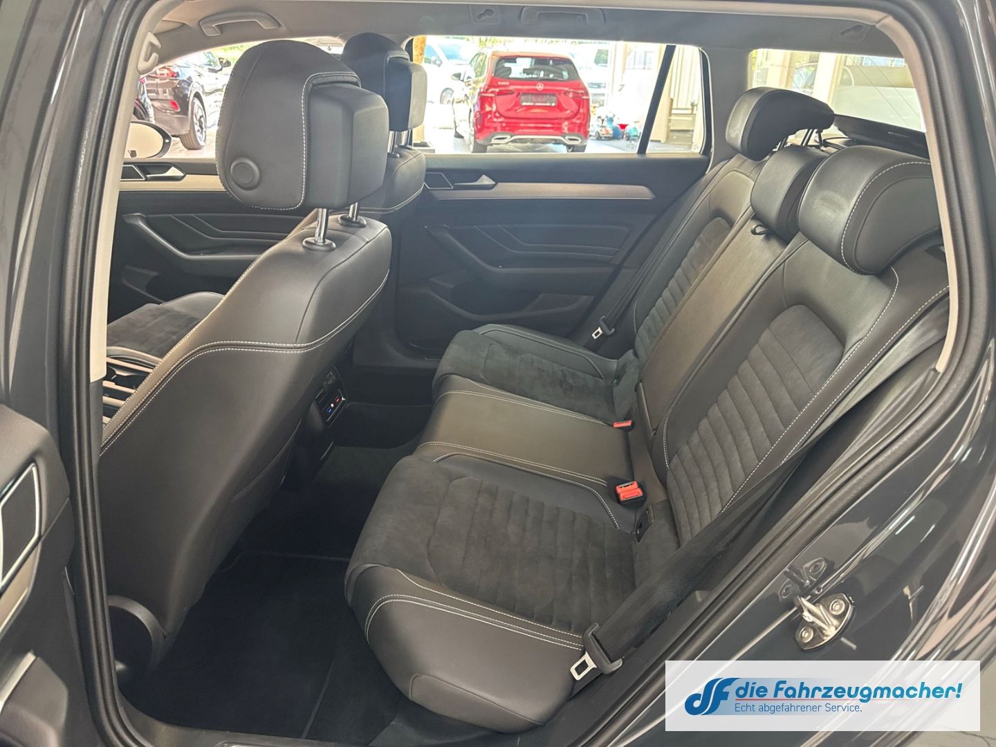 Fahrzeugabbildung Volkswagen Passat Variant Elegance 1.5 TSI BMT Start-Stopp