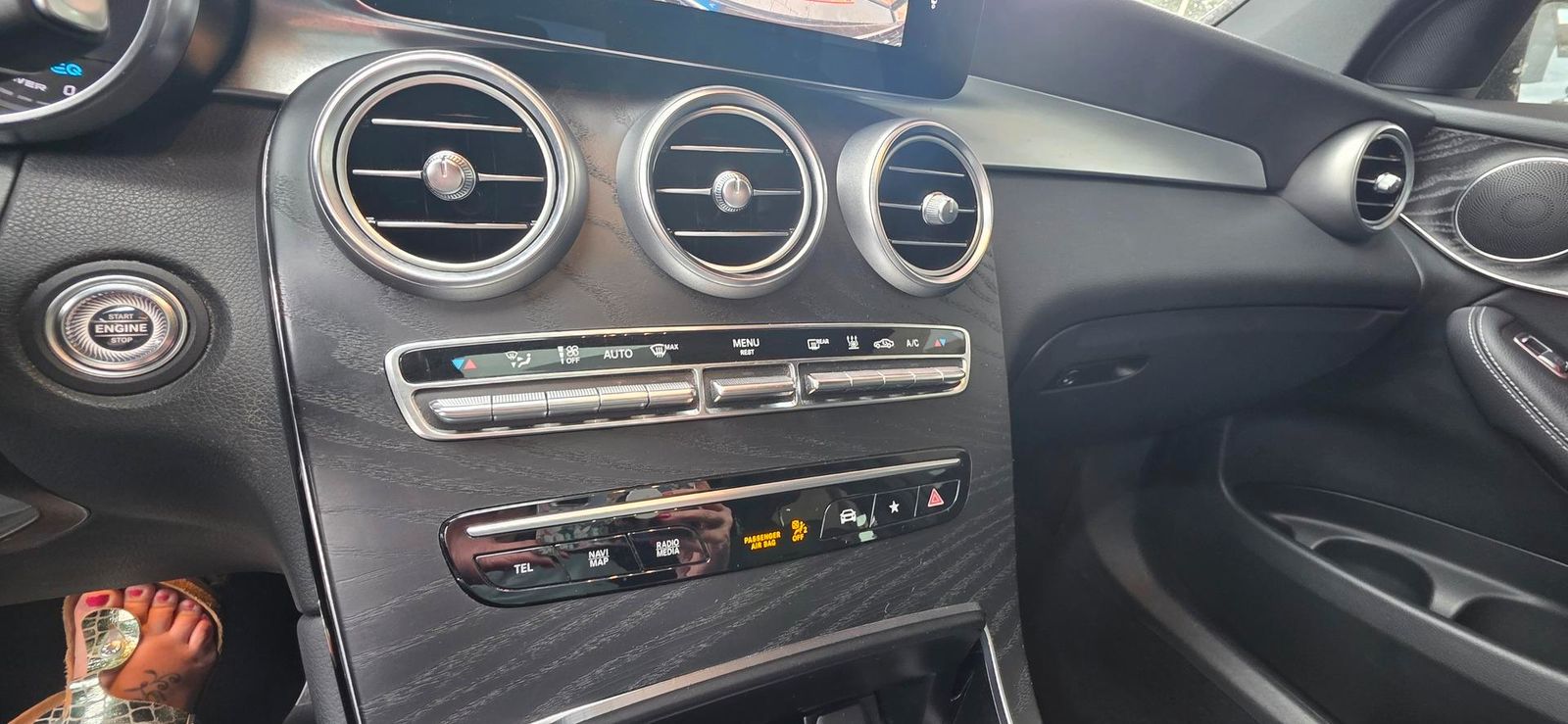 Mercedes-Benz GLC 300 de 4Matic 9G-TRONIC AMG Line AHK Pano Na foto 12