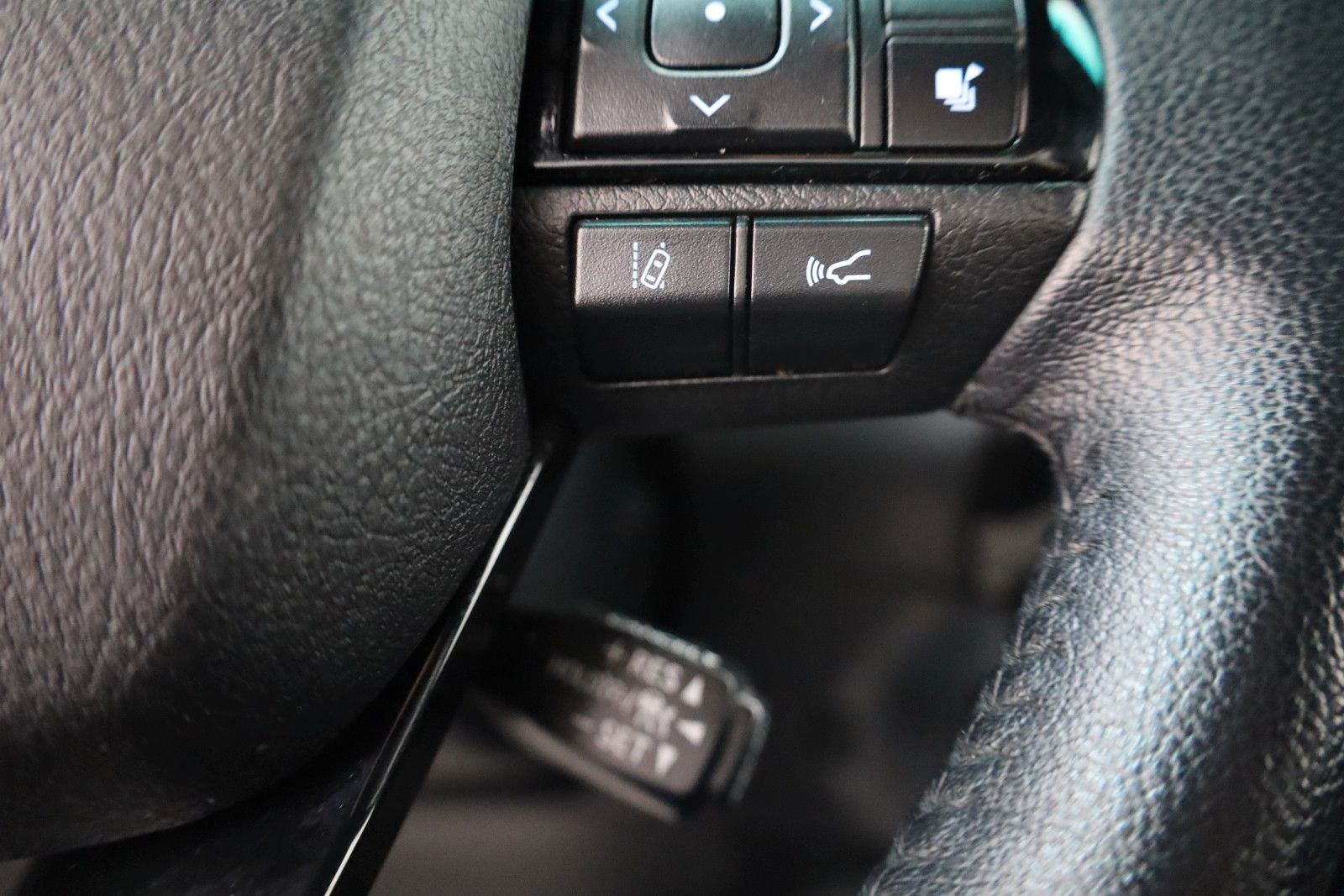Fahrzeugabbildung Toyota Hilux 2.8 D-4D Invincible,ACC,Navi,Rollo,AHK