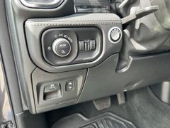 Fahrzeugabbildung Dodge RAM 1500 Limited LPG Luft LED HUD  Retrax dt.Fzg