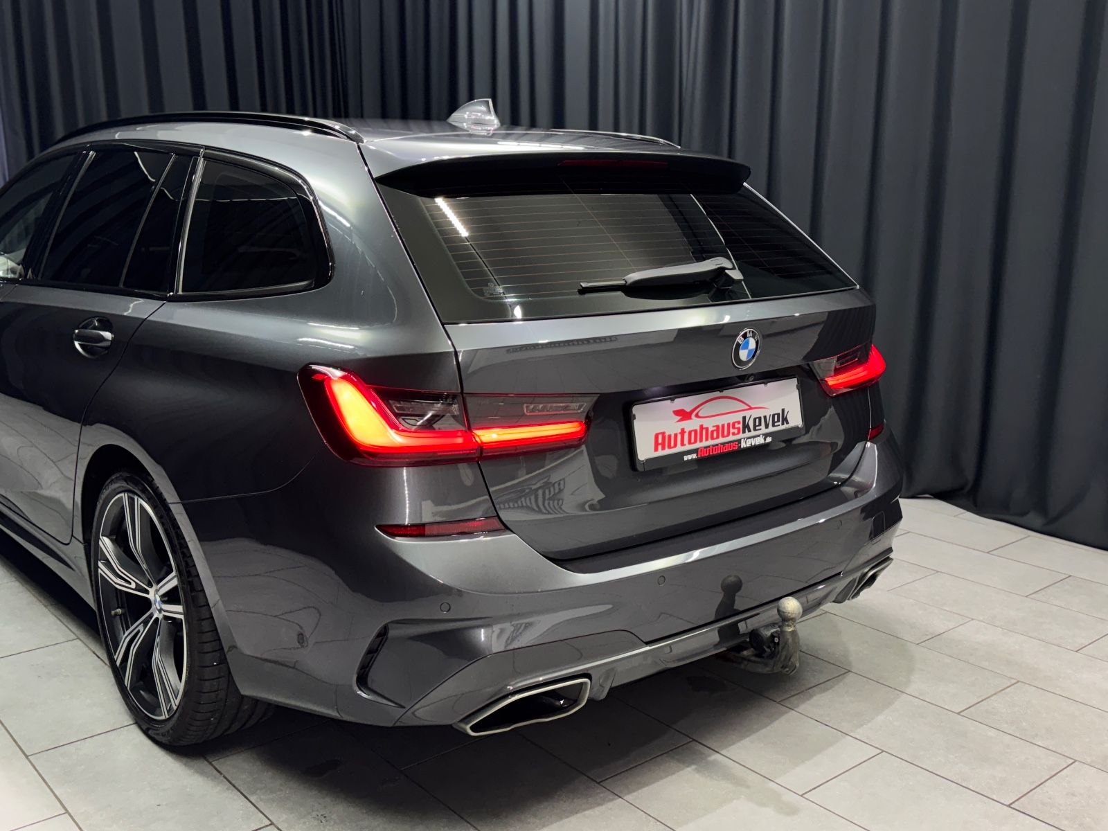 Fahrzeugabbildung BMW M340i Touring xDrive|LASER|HEAD-UP|AHK|ACC|