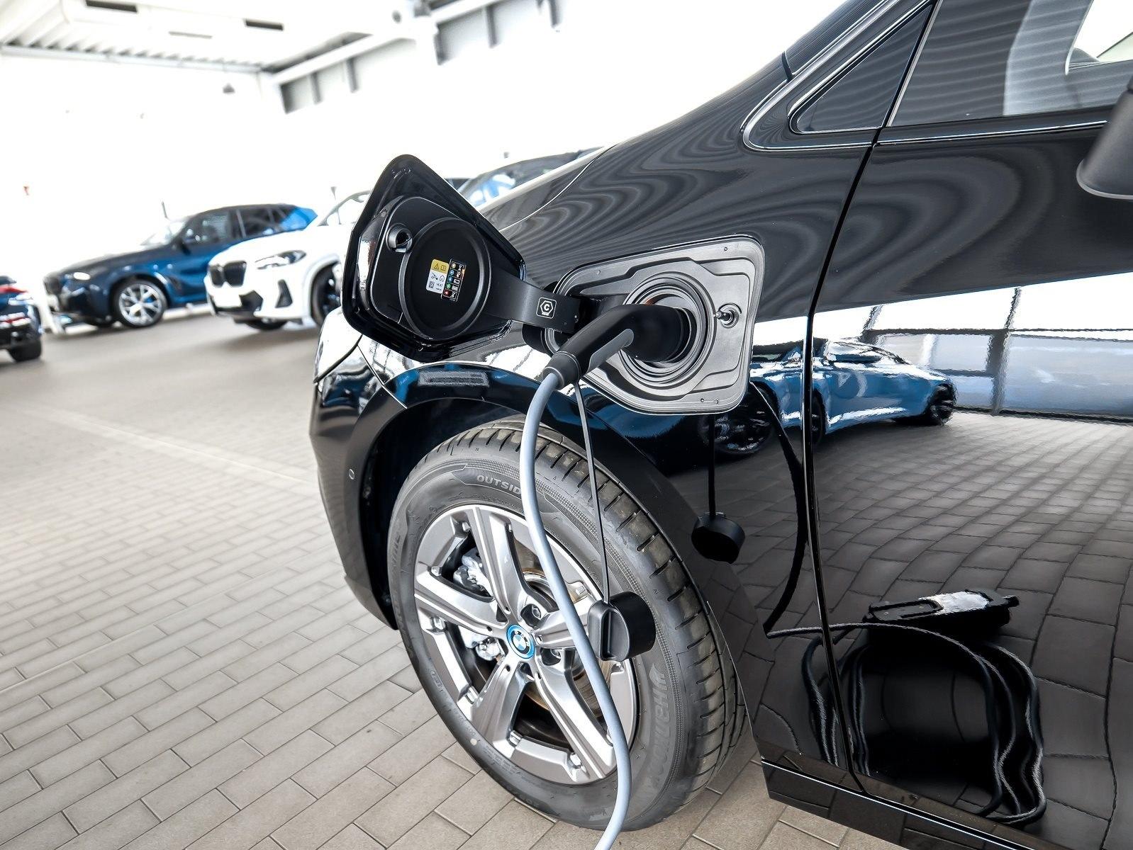 BMW 230e xDrive ActiveTourer AHK HeadUp 360 Grad ACC