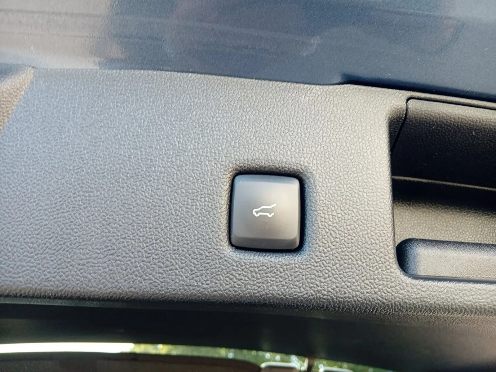 Ford Kuga 2.5 Duratec Plug-in-Hybrid PHEV ST-Line, миниатюра 17