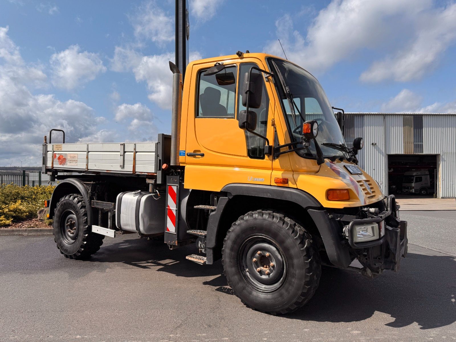 Fahrzeugabbildung Unimog U300 4x4 Vario-Pilot Klima